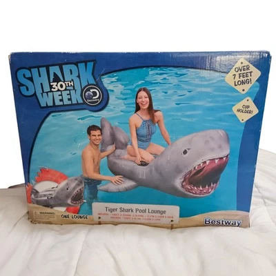 Nuevo Bestway Discovery 30th Shark Week Tigre Tiburón Piscina Salón Flotador 7’ Largo Nuevo de Lote Antiguo Foto 1 de 4