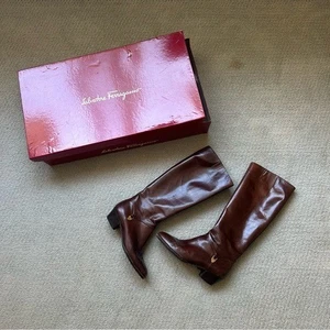 Salvatore Ferragamo Braune Stiefel mit Absatz Reiten - Bild 1 von 14