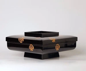 Caja de laca crestas Tachibana de forma única. Siglo XIX ZJ40 - Imagen 1 de 12