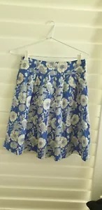 Review white blue floral lightweight cotton pleated skirt - size 6 - Picture 1 of 3