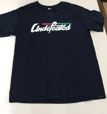 Excelente camiseta con estampado de logotipo invicto Foto 1 de 4