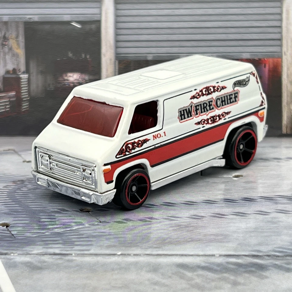 Hot Wheels Super Van Fire Chief Metalflake Pearl White 2015 1:64 Diecast [21k] Foto 1 de 4