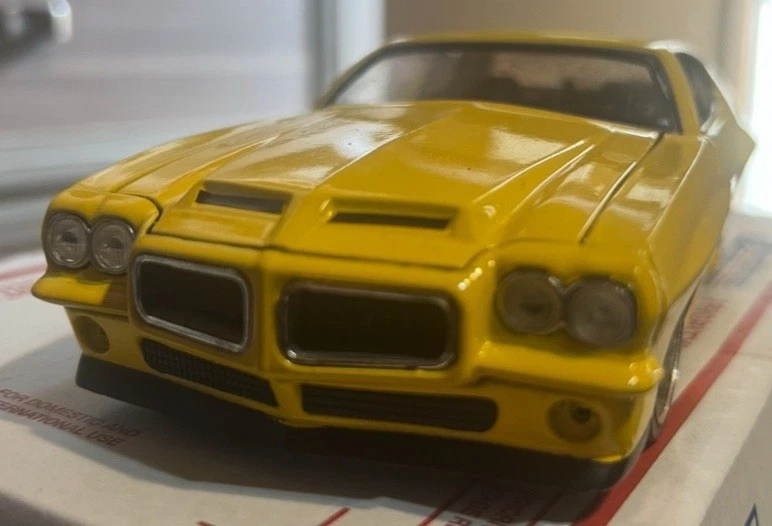 Pontiac amarillo GTO Big Time Muscle Model Car escala 124 Foto 1 de 2