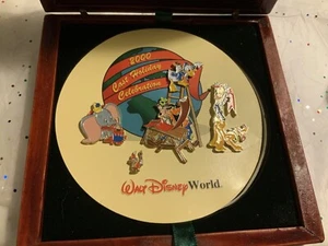 Vintage Disney World Cast Member 2000 Holiday Celebration 5 Pin Set - Picture 1 of 12