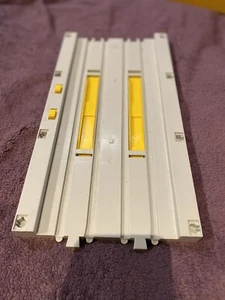 TRAIN BAY. Tomy Gullane (Thomas) Limited 2004 - Bild 1 von 9