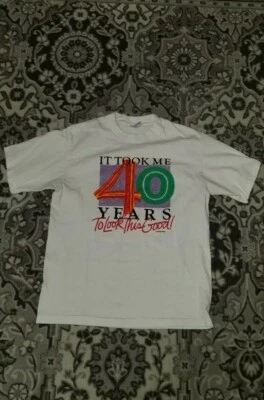 CAMISETA BLANCA DE COLECCIÓN AÑOS 90 PUNTADA ÚNICA NOVEDAD MANGA CORTA SOBRE EL BOTÍN HILL Foto 1 de 4