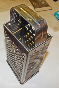 VINTAGE BROMWELL BOX GRATER - Picture 1 of 5