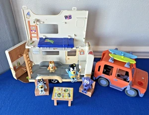 Bluey Ultimate Caravan Adventures Spielset Jeep Camper Wohnmobil Anhänger Camping mit Figuren - Bild 1 von 7