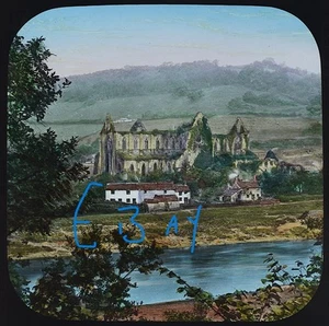 Foto TINTERN ABBEY FROM HILLS C1888 EXPERTA TEÑIDA A MANO Magic Lantern Slide - Imagen 1 de 5