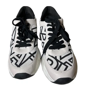 Zapatilla deportiva Karl Lagerfeld Paris Dallas con cordones para mujer talla 9 M excelente estado - Imagen 1 de 9