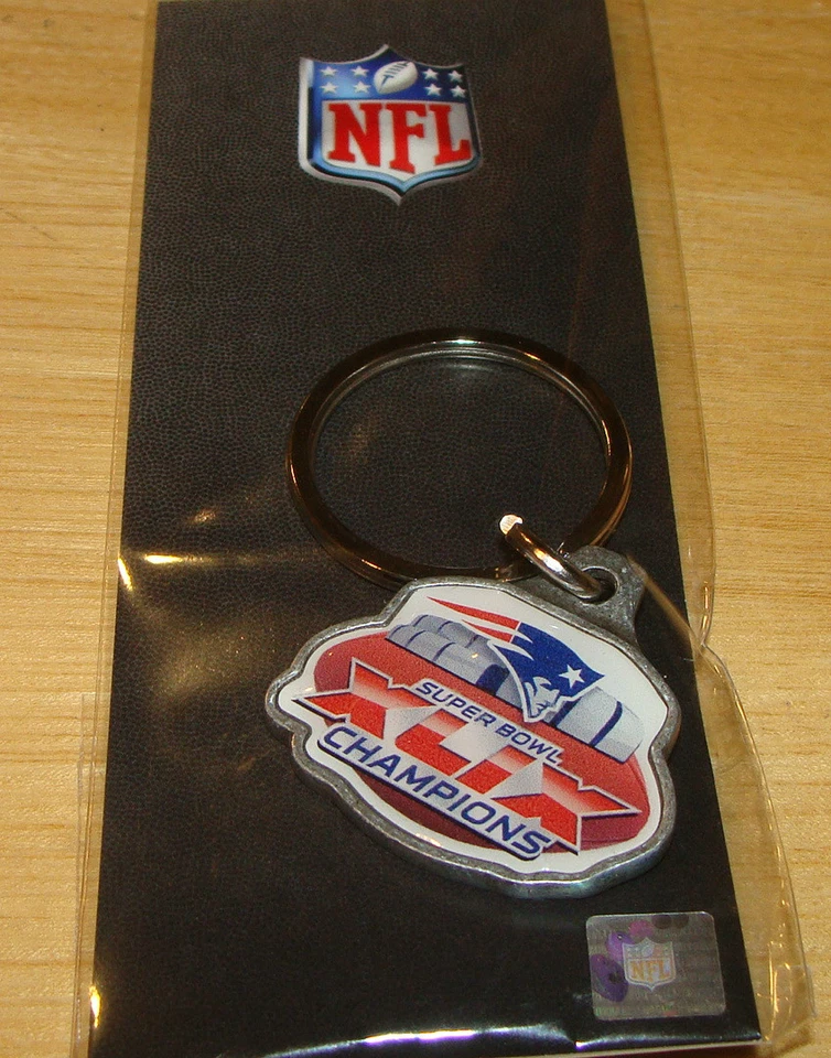 NFL New England Patriots Logo Keychain 2015 Super Bowl 49 XLIX Champions Chain - Image 1 of 2