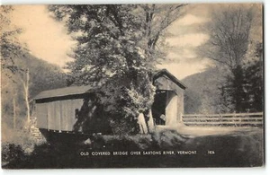 Antiguo puente cubierto sobre el río Saxton, Vermont - postal de la década de 1930 - Imagen 1 de 2