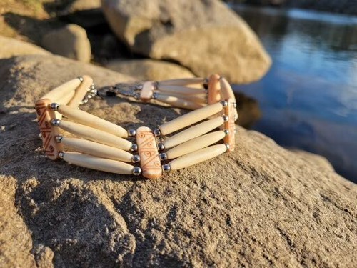 OFF WHITE Collana Choker Osso di Bufalo 4 Fila Pipa Bianca Strale Nativi Americani