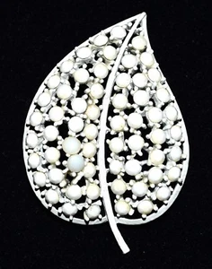 Pin de hoja vintage Lisner blanco facetado corte cuentas de vidrio 2,5" - Imagen 1 de 6