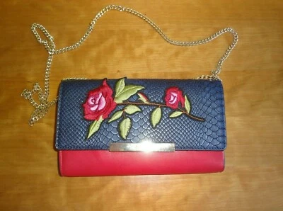 Красный/черный органайзер через плечо Aldo из искусственной кожи с клапаном и цветочным рисунком на цепочке  - Изображение 1 из 4