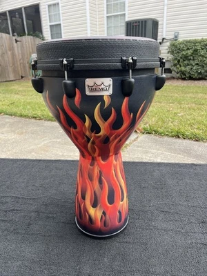 Remo Mondo Djembe - Flame DJ-0014-30 14" afinado con llave RARO Foto 1 de 4