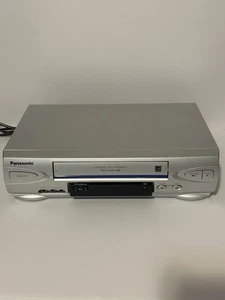 Panasonic PV-V4524S Omnivision VCR VHS Player Recorder 4-Hd Blue Line No Remote - Bild 1 von 5