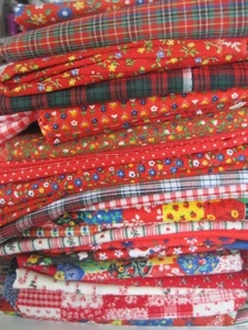 1970s Fabric Vintage Assorted For Patchwork Quilts Red 3.08 lbs - Picture 1 of 9