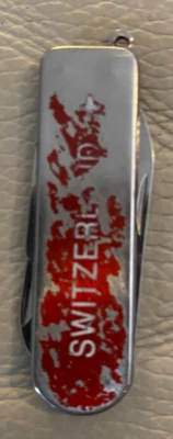 Acero pintado en rojo estilo ejército suizo, posible falta escala Foto 1 de 3