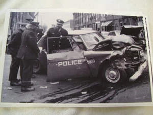 1962? IMAGEN STUDEBAKER LARK FILADELFIA POLICÍA ACCIDENTE AUTOMOVILÍSTICO 11 X 17 - Imagen 1 de 1