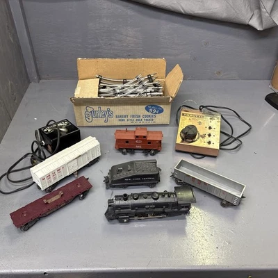 Marx Vintage 0 gauge Hot Shot "Radio Shack" train Set #4378 490 engine +2 Transf - Image 1 of 4