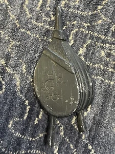 Cast Iron Bellows Plaque 8" Long Vintage - Picture 1 of 3