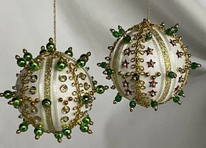2 Satin Stecknadel Satin Weihnachtskugeln Deko Pailletten Band Sterne Zopf NEU - Bild 1 von 8