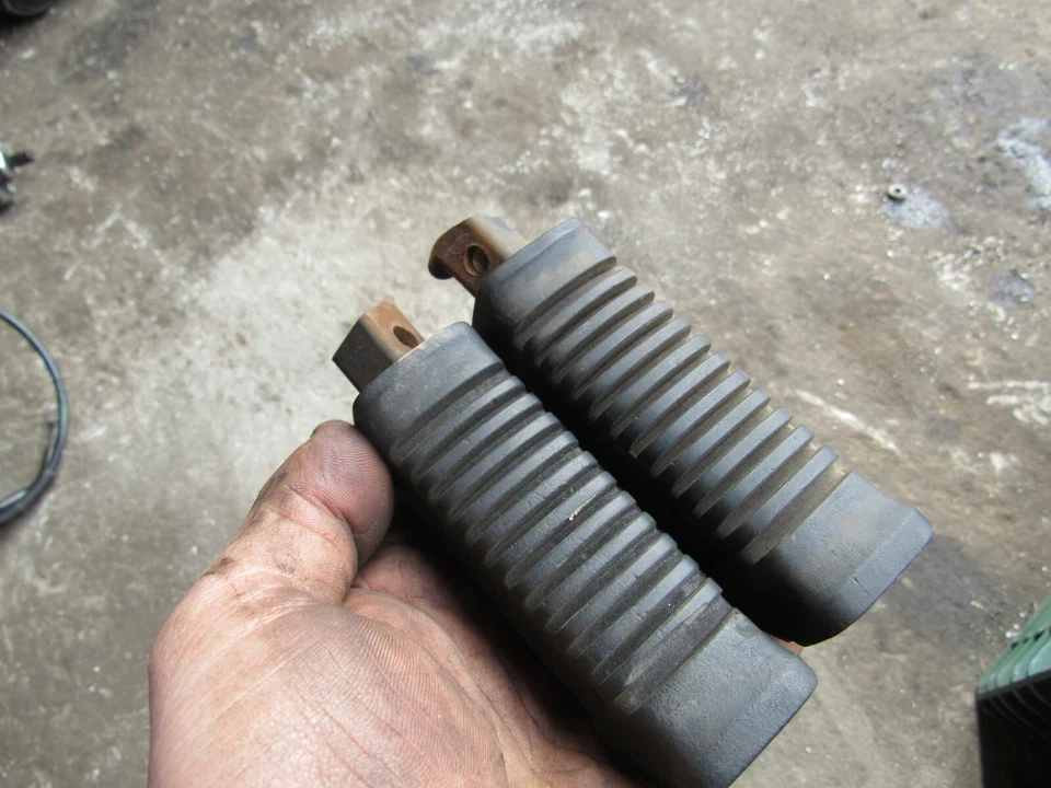 estriberas traseras izquierda derecha Suzuki GS500 1989 Foto 1 de 1