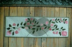 Neu Applikation Muster HERZ UND ROSE TISCHLÄUFER 13" x 41" - Bild 1 von 1