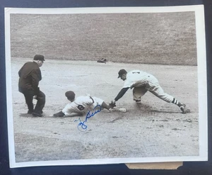 5/30/50 Yogi Berra Signed Vintage 7x9" Wire/Press Photo Associated Press NY - Picture 1 of 3