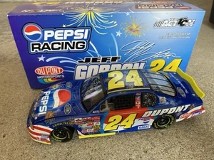 Jeff Gordon DuPont/ Pepsi/ Daytona 2002 NASCAR 1:24 Diecast Action Chevy - Picture 1 of 2