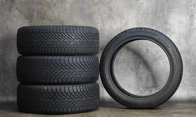 4x Pirelli Cinturato Winter 2 225/45 R19 96V XL M+S Winterrreifen 3x2321; 1x2521 - Bild 1 von 4