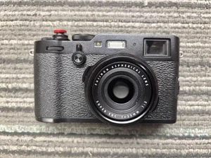 Fujifilm X100F Black24.3MP Digital Compact Cam Sleek Look High-Res Photo Capture - Picture 1 of 8