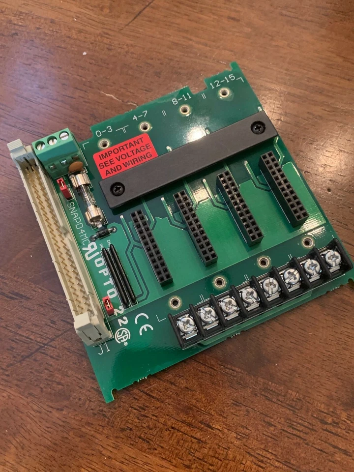 SNAP D4MC Series 4-module Rack With Extra Terminal Block For Field Wiring - Image 1 of 4