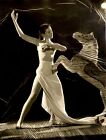 Grande photographie vintage surréaliste en gélatine argent années 1940 Anna Duncan - Dali