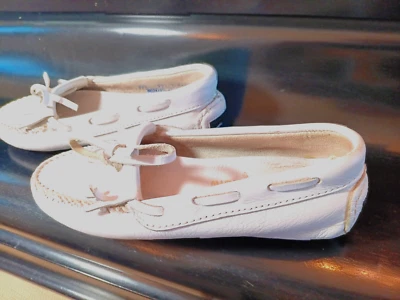 Minnetonka Women Indian Native American Shoe USA 5.5 , 5 1/2  Soft  Comfort - Image 1 of 4