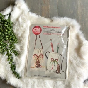 Vintage 1983 Columbia Minerva Stitchery Ornaments Christmas Mice Gift Bags 7488 - Picture 1 of 6