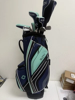 Juego de palos para mujer Cleveland Bloom grafito con bolsa de hierros flexible Driver Foto 1 de 4