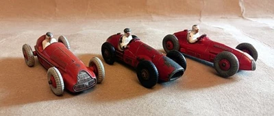 Vintage DINKY TOYS 3 Racing Cars Ferrari, Maserati, Alfa Romeo,very good - Immagine 1 di 4