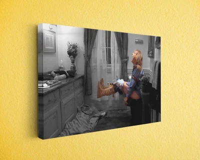 Divertida impresión en lienzo de escena de comedia muda y muda - arte de pared de baño Foto 1 de 4