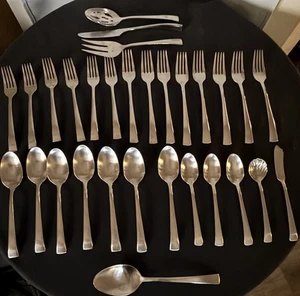 Zwilling JA Henckels 18/10 Edelstahl 30-teiliges Besteckset LESEN - Bild 1 von 15