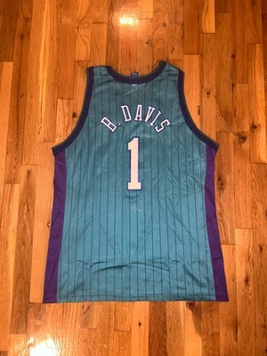 Camiseta BARON DAVIS Champion CHARLOTTE HORNETS azul-petróleo 48 NBA Curry Gill Warriors - Imagem 1 de 4