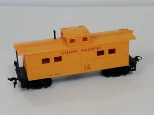 Bachmann HO Union Pacific Weighted Caboose Yellow Excellent Condition - Picture 1 of 6