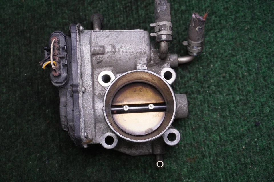 2006 TOYOTA HIGHLANDER 2.4L CORPO DO ACELERADOR FABRICANTE DE EQUIPAMENTO ORIGINAL 2203028060 - Imagem 1 de 4