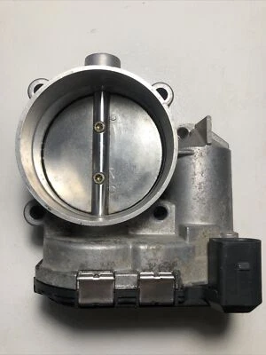 Carcasa del acelerador de inyección de combustible Bosch OEM para Audi A4 Quattro A6 R8 S4 S6 Foto 1 de 4