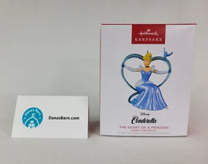 Ornamento Hallmark Keepsake 2022 ~ Disney Cenerentola Il cuore di una principessa - Foto 1 di 8
