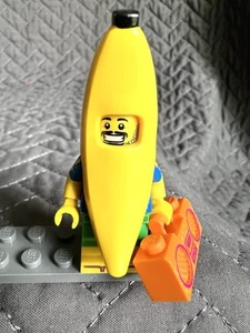 Lego Party Banana Minifig Minifigure w/ Orange Boom Box 5005250 Juice Bar 2018 - Bild 1 von 8