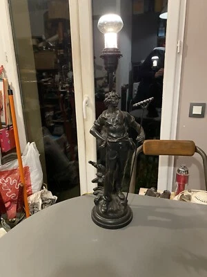 Lampe de table en régule? signé MOREAU vintage paysan râteau campagne homme - Photo 1/4