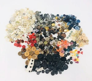 Vintage Button Lot MIXED Old Estate 900+ Buttons Sewing Craft Lot Approx. 1.5 lb - Picture 1 of 12