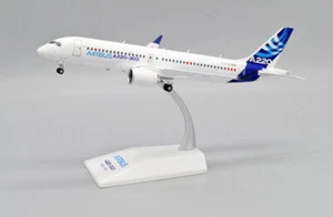 AIRBUS A220-300 HOUSE COLOUR REG: C-FFDK WITH STAND - JC WINGS LH2275 1/200 - Picture 1 of 10